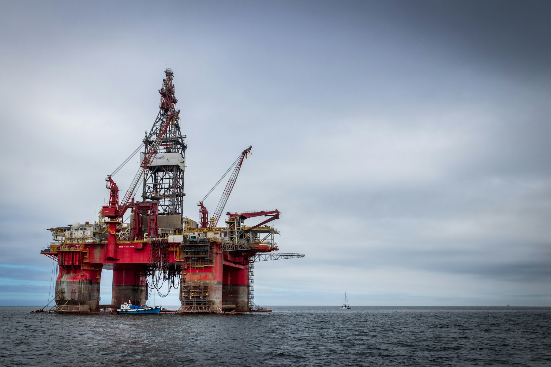 Offshore drilling rig at sea