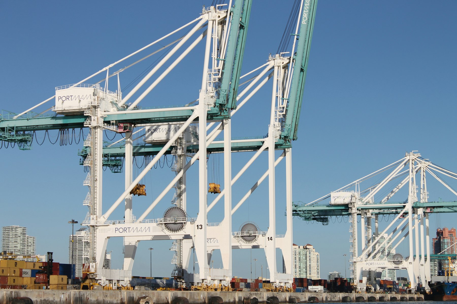 Ship-to-shore container cranes at PortMiami
